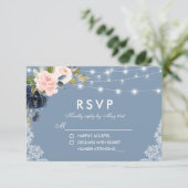 Dusty Blue Pink Floral Lace String Lights Wedding RSVP Karte (Stehend Vorderseite)