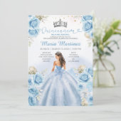 Dusty Blue Princess Floral Silver Quinceañera Einladung (Stehend Vorderseite)