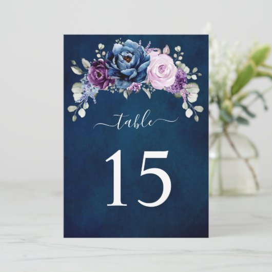 Dusty Blue Purple Lilac Wedding Table number card Einladung (Stehend Vorderseite)