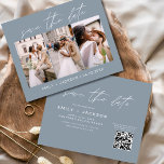 Dusty Blue QR Code - Save the Date 3 Foto Flyer<br><div class="desc">Budget QR Code - Modernes und elegantes Landschaftsbild Horizontal Drei (3) Foto Save the Date Hochzeit mit handgeschriebener Schrift Typografie. Der Save the Date einladende Magnet beinhaltet Skripttypografie und schick und schlichtes Design,  mit dem Sie Ihre individuelle Verlobung Fotografie hinzufügen können.</div>