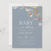 Dusty Blue QR Code Wildblume Baby in Bloom Einladung (Vorderseite)