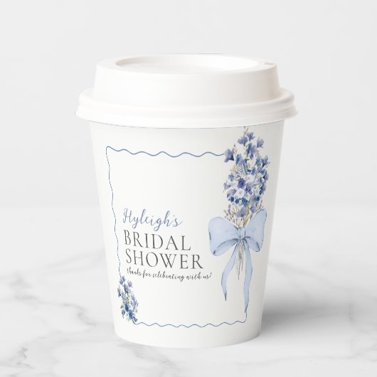 Dusty Blue Ribbon Bow Calla Lily Brautparty Pappbecher (Vorderseite)