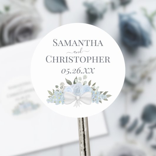 Dusty Blue Rose & Blossoms Bouquet Simple Wedding Runder Aufkleber