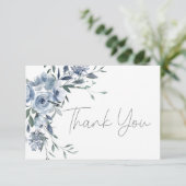 Dusty Blue Rose Blume Script Wedding Dankeskarte (Stehend Vorderseite)
