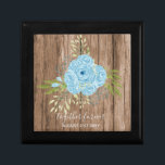 Dusty Blue Rose NewlyWeds Wedding Geschenk Persona Erinnerungskiste<br><div class="desc">Fügen Sie Ihren eigenen Text,  wie gewünscht,  um diese atemberaubende Abbildung der blauen Rose zu personalisieren. Idealer Geschenkartikel für frisch vermählte Freunde.</div>