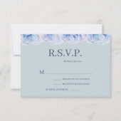 Dusty Blue Rose Sage Elegante Blumenhochzeit RSVP Einladung (Vorderseite)