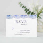 Dusty Blue Rose White Elegant Floral Wedding RSVP Einladung (Stehend Vorderseite)