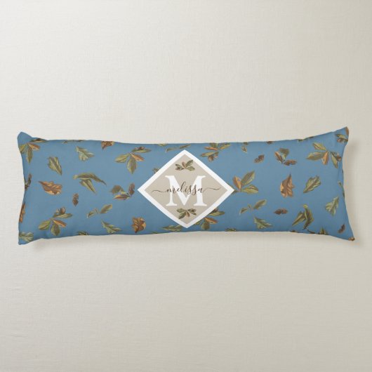 Dusty Blue Rustic Brown Blätter Mit Monogramm Seitenschläferkissen (Rückseite)