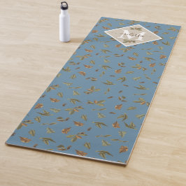 Dusty Blue Rustic Brown Blätter Mit Monogramm Yogamatte
