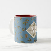 Dusty Blue Rustic Brown Blätter Mit Monogramm Zweifarbige Tasse (Vorderseite Links)