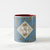 Dusty Blue Rustic Brown Blätter Mit Monogramm Zweifarbige Tasse (Mittel)