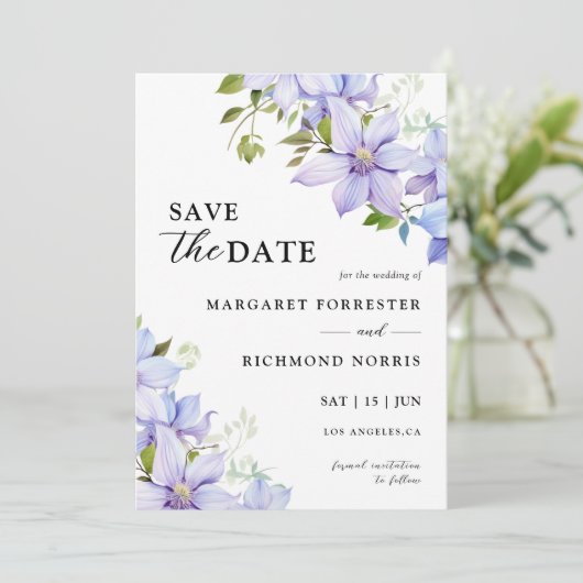 Dusty Blue Rustic Floral Wedding retten das Datum Einladung (Stehend Vorderseite)