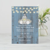 Dusty Blue Rustic Lantern & String Lights Wedding Einladung (Stehend Vorderseite)