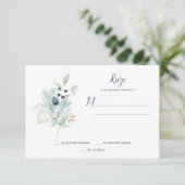 Dusty Blue Sage Green Winter Floral RSVP Karte (Stehend Vorderseite)