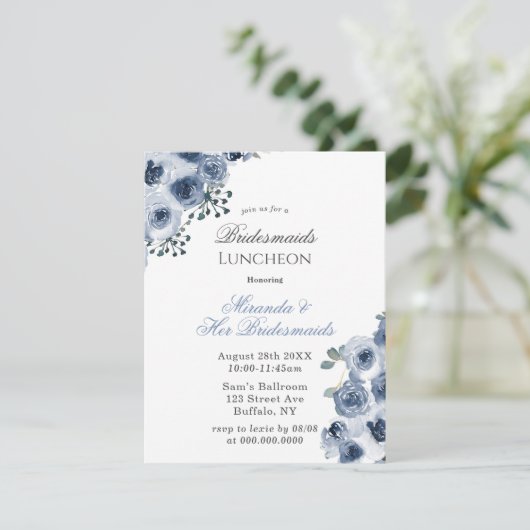 Dusty Blue Sage Peony Bridesmaids Luncheon Einladung (Stehend Vorderseite)