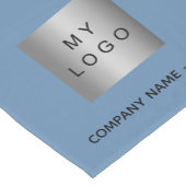 Dusty Blue Salon Business Logo Kurzer Tischläufer (Ecke)