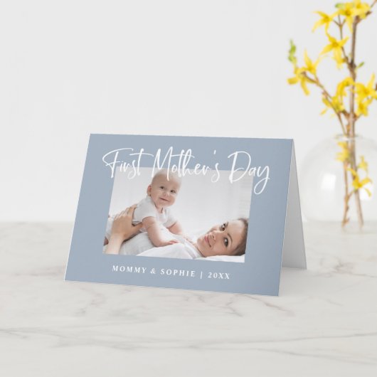 Dusty Blue | Script First Mother's Day Foto Karte (Gelbe Blume)