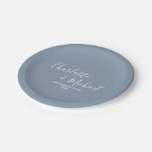 Dusty Blue Script Minimalistisch Wedding Pappteller (Schrägansicht)
