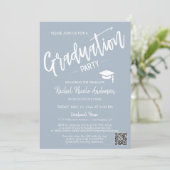 Dusty Blue Script QR Code Foto Graduation Party Einladung (Stehend Vorderseite)