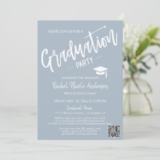 Dusty Blue Script QR Code Foto Graduation Party Einladung (Stehend Vorderseite)