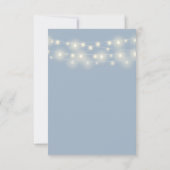 Dusty Blue Script String Lights Wedding RSVP Karte (Rückseite)