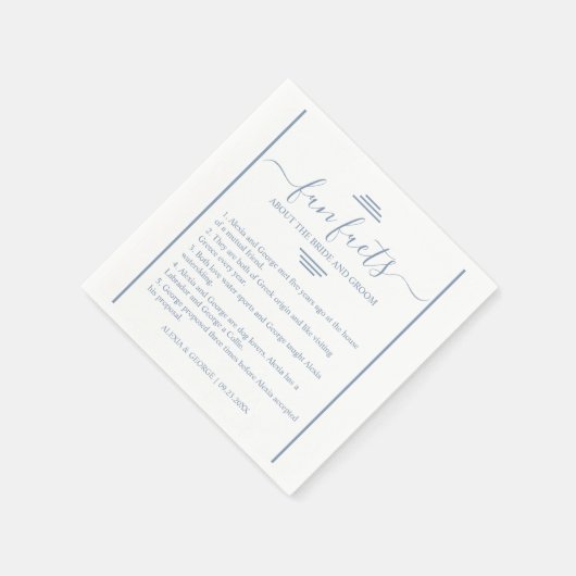 Dusty blue script typografie Spaß Fakten Hochzeit  Serviette (Ecke)
