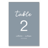 Dusty Blue Script Wedding Tischnummer (Vorderseite)