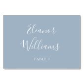 Dusty Blue Signature Script Wedding Platzkarte Tischnummer (Vorderseite)