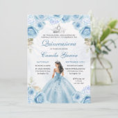 Dusty Blue & Silver Floral Princess Quinceañera Einladung (Stehend Vorderseite)
