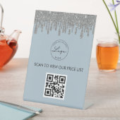 Dusty Blue Silver Glitzer Scan Me QR-Logo Sockelschild (In Situ)