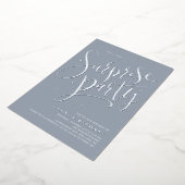 Dusty Blue Silver Modern Script Überraschung Party Folieneinladung (Gedreht)