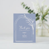 Dusty Blue Simple Arch Botanical Wedding Thank You Postkarte (Stehend Vorderseite)