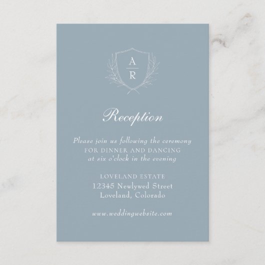 Dusty Blue Simple Blätter Wappen Hochzeitsempfang Begleitkarte (Vorderseite)