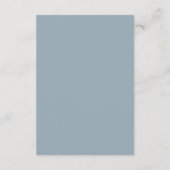 Dusty Blue Simple Blätter Wappen Hochzeitsempfang Begleitkarte (Rückseite)