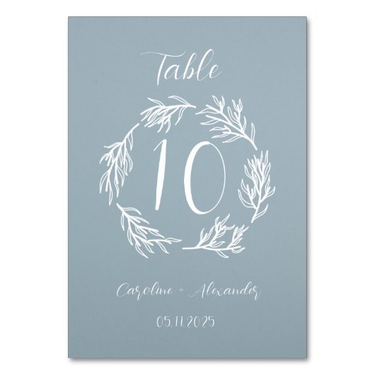 Dusty Blue Simple Floral Script Minimalistischer C Tischnummer (Vorderseite)