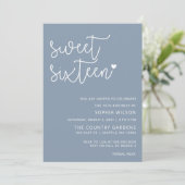 Dusty Blue Simple Script Sweet 16 Birthday Foto I Einladung (Stehend Vorderseite)