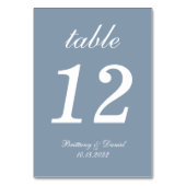 Dusty Blue Simple White Script Calligraphy Wedding Tischnummer (Vorderseite)