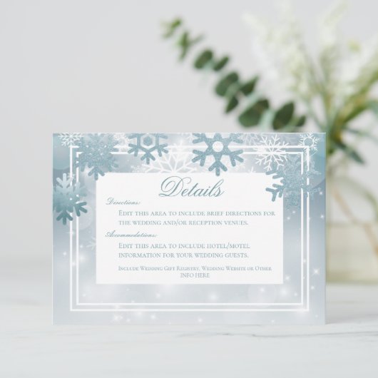 Dusty Blue Snowflake Moderne Details Hochzeit Begleitkarte (Stehend Vorderseite)