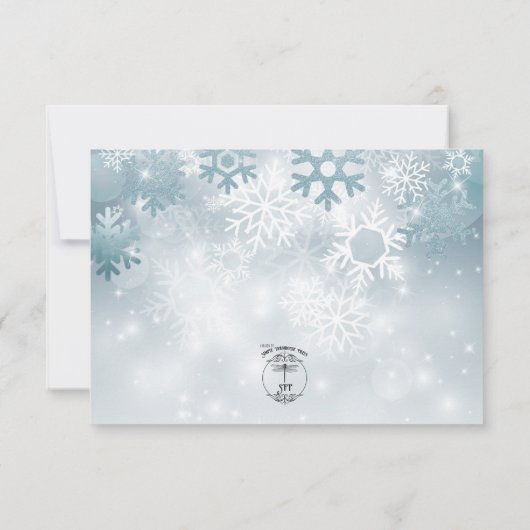 Dusty Blue Snowflake Moderne Hochzeit RSVP Karte (Rückseite)