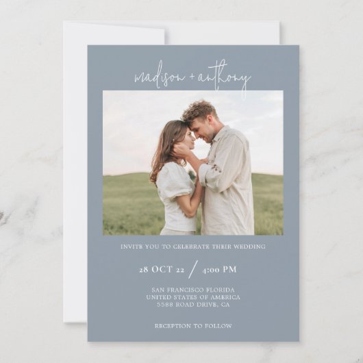 Dusty Blue Stilschrift mit Foto Wedding Einladung (Vorderseite)