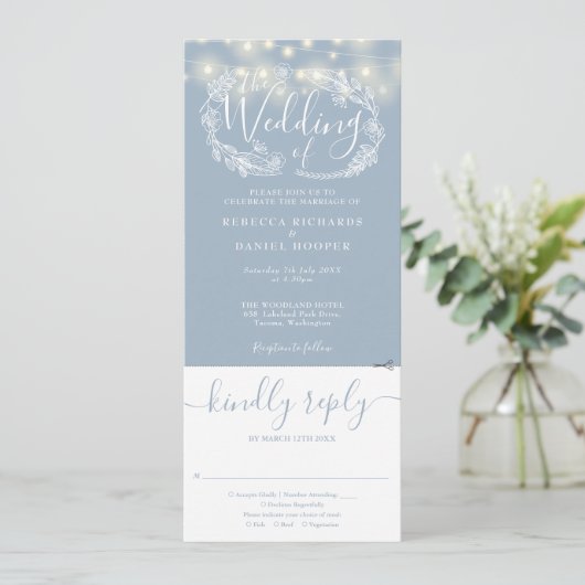 Dusty Blue String Leuchten in einer Hochzeit Einladung (Stehend Vorderseite)
