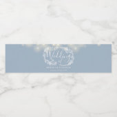 Dusty Blue String Lights Floral Wedding Wasserflaschenetikett (Einzelnes Label)