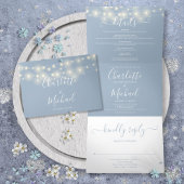 Dusty Blue String Lights Script Monogram Wedding Dreifach Gefaltete Einladung