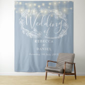 Dusty Blue String Lights Wedding Foto Background Wandteppich (Beispiel)