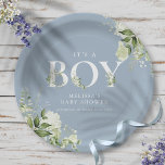 Dusty Blue The a Boy Greenerity Letter Baby Dusche Pappteller<br><div class="desc">Es handelt sich um eine junge Babyduschplatte mit eleganter Typografie und hübschem botanischem Grün auf staubblauem Hintergrund. Entwickelt von Thisisnotme©</div>