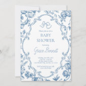 Dusty Blue Toile de Jouy Baby Shower Einladung (Vorderseite)