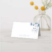 Dusty Blue Toile Floral Folded Wedding Platzkarte (Rückseite)