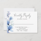 Dusty Blue Transparent Floral Monogram Wedding RSVP Karte (Vorderseite)