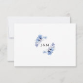 Dusty Blue Transparent Floral Monogram Wedding RSVP Karte (Rückseite)