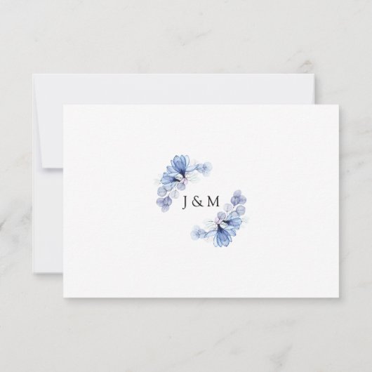 Dusty Blue Transparent Floral Monogram Wedding RSVP Karte (Rückseite)